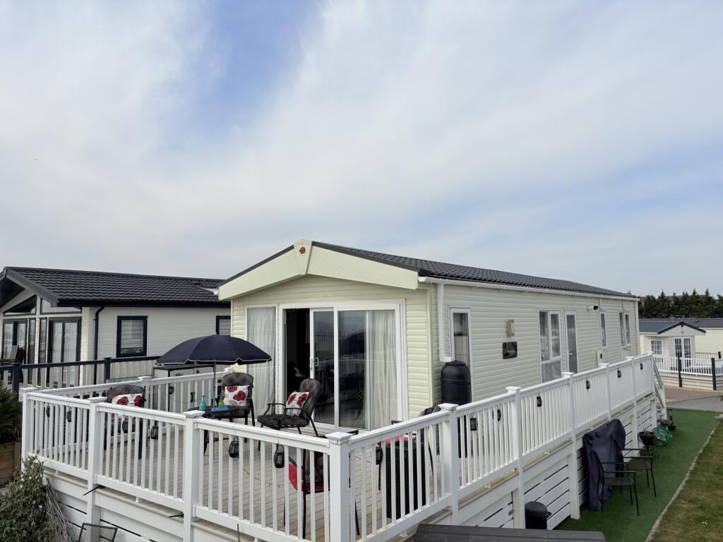 2-bed caravan on Melville Road, Southsea, Portsmouth, PO4, £75,000
