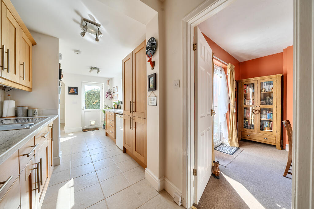 Cricklade Road, Swindon, SN2 photo 4