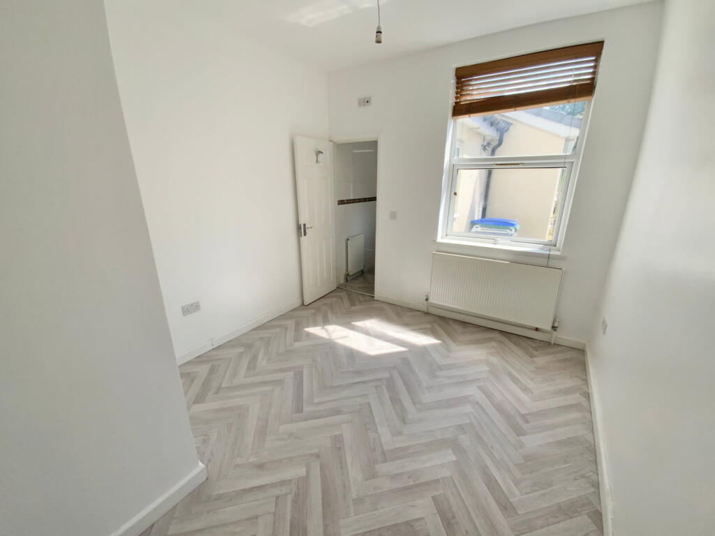 Compton Road, Cradley Heath, B64 5BB photo 4