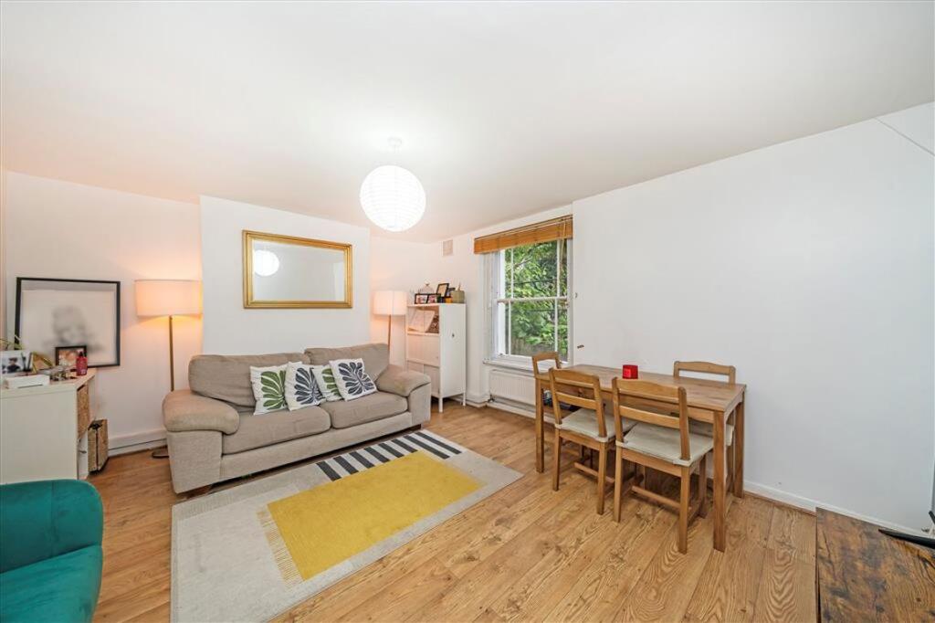 House in London - View 2