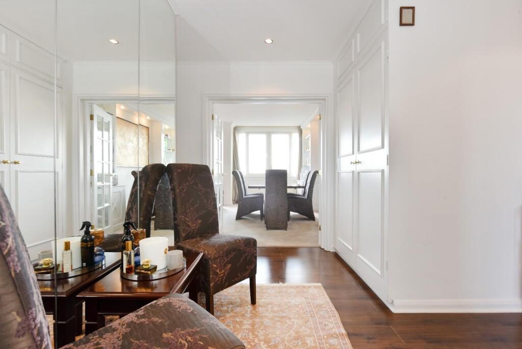 Apartment in London, City of Westminster - More