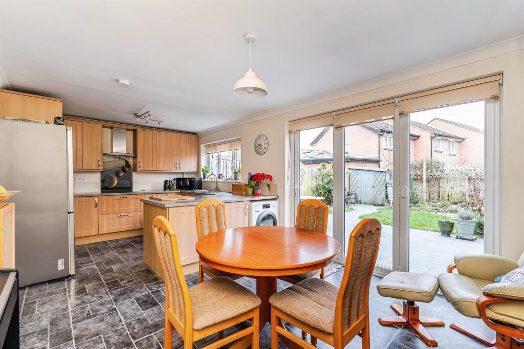 Testbourne Road, Totton, SOUTHAMPTON photo 2