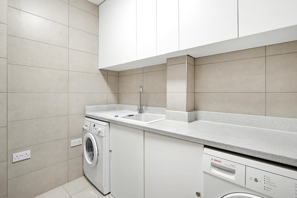 4 bedroom maisonette for rent