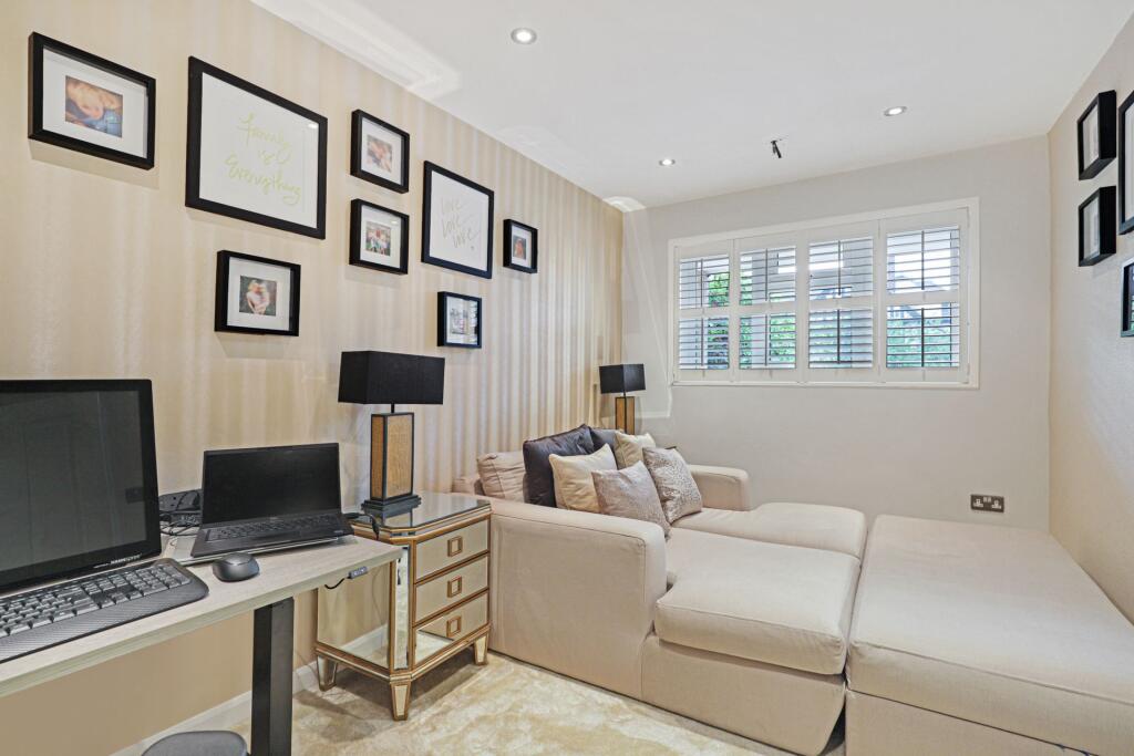 House in Epping Forest, Buckhurst Hill - More