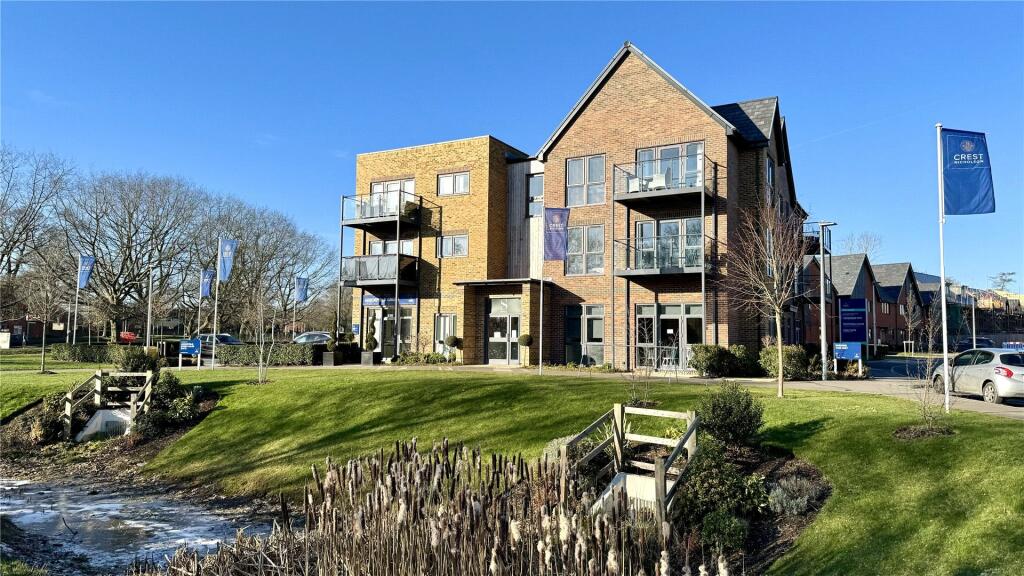 1-bed flat on Bridle Road, Arborfield Green, Reading, Berkshire, RG2, £260,000