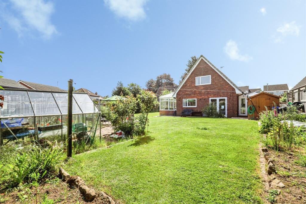 Darfield Close, Rossington, DONCASTER - View 3