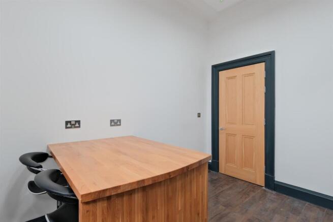 007-32 Common Grn, Strathaven ML10 6AF.jpg