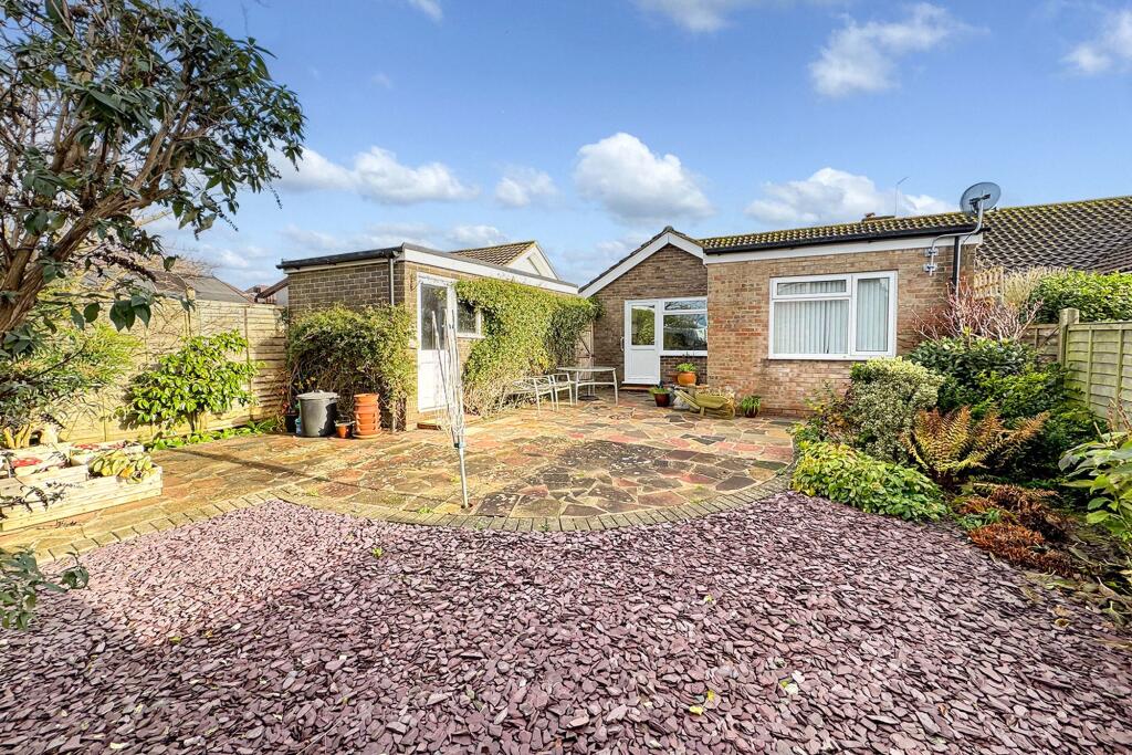 Garden Close, Angmering, BN16 photo 2