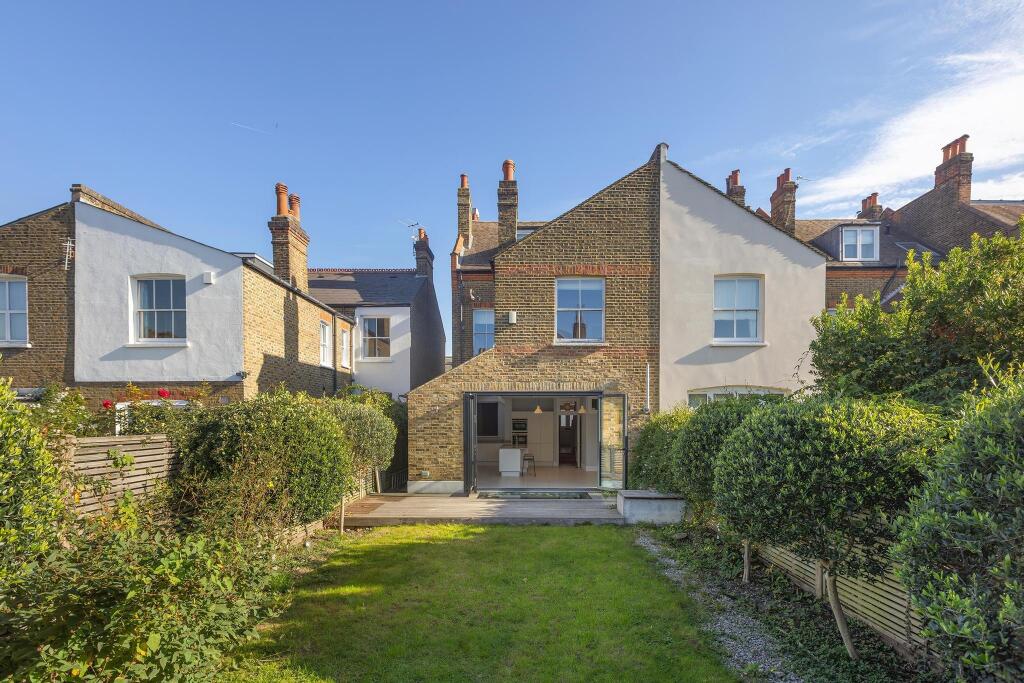 Main image of property: Woodwarde Road, London, SE22