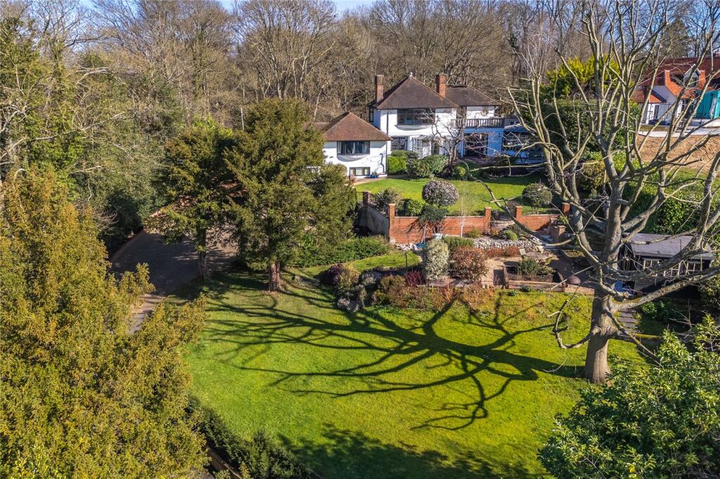 Main image of property: Knowl Hill Common, Knowl Hill, Berkshire, RG10