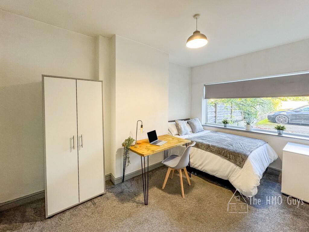 Main image of property: Bury New Road, Manchester, M25 3AN