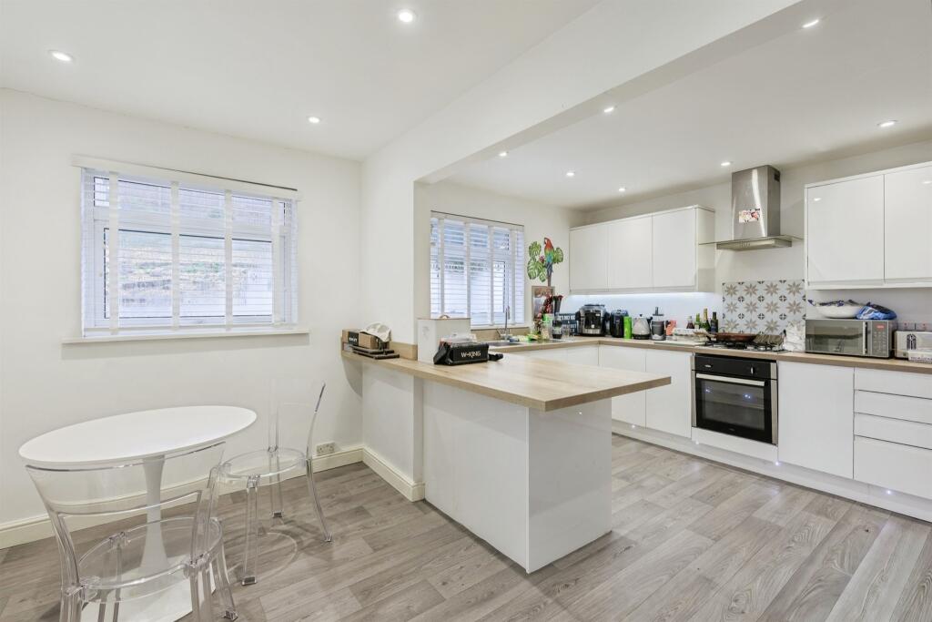 House in Plymouth - View 4