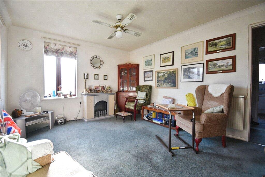 Greenwood Close, Romsey, Hampshire photo 3