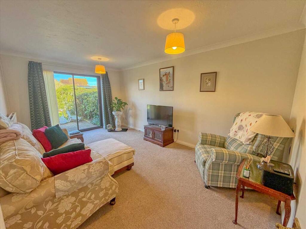Bernard Close, Frinton On Sea photo 4