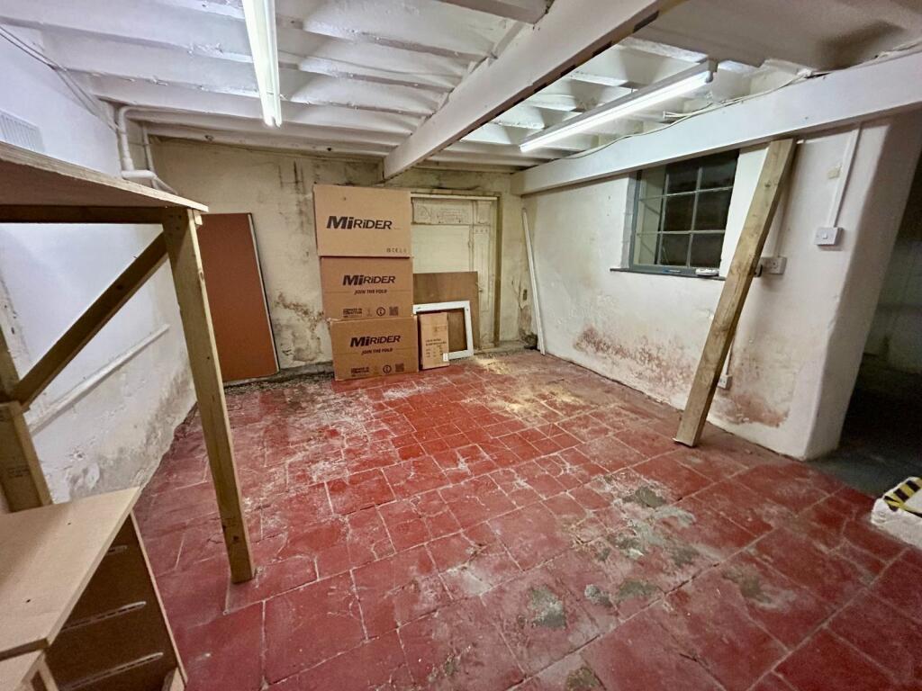 Glan Y Werydd Shop, Flat 2 & 3, High Street, Barmouth photo 5