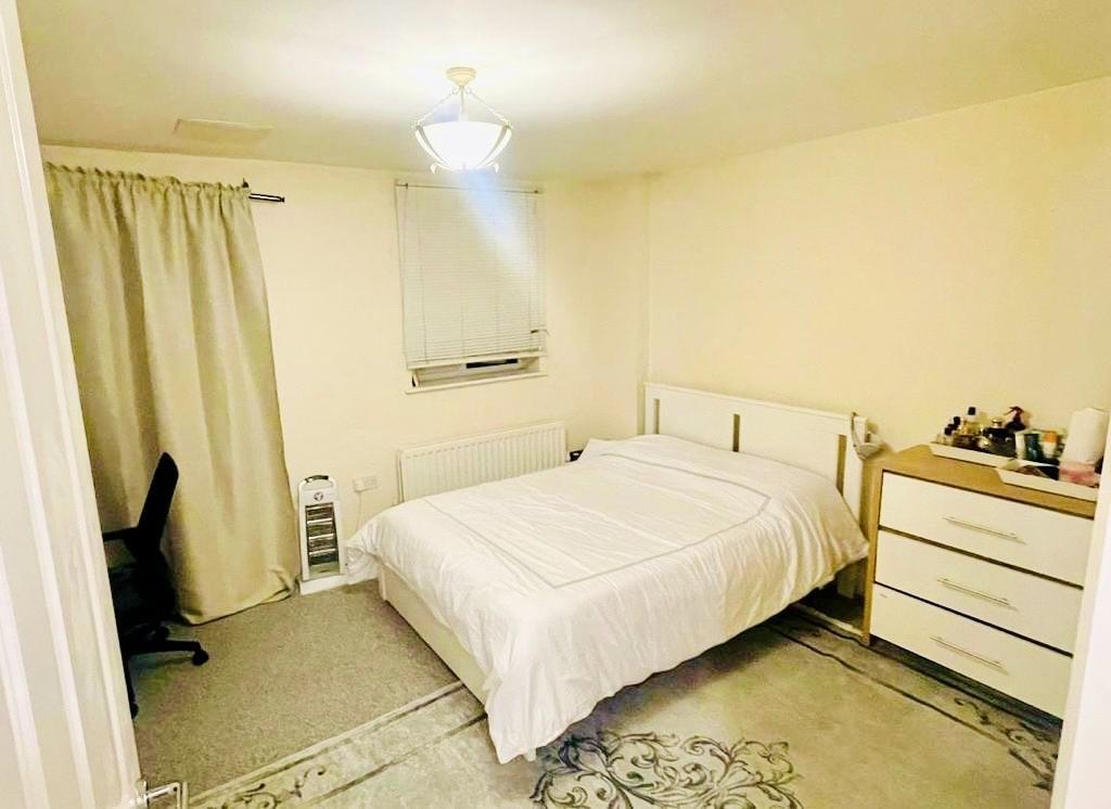 Apartment in Reading - View 5