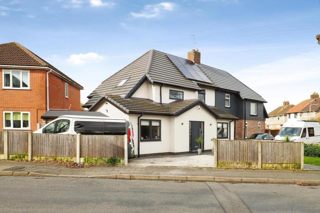 Main image of property: Croft Avenue, Hucknall, Nottingham, Nottinghamshire, NG15