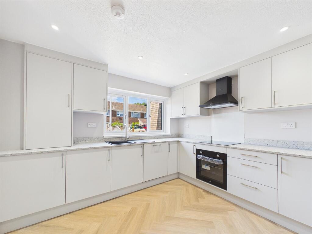 House in Aylesbury, Quarrendon - View 2