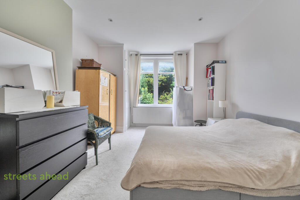 Apartment in Purley - View 5