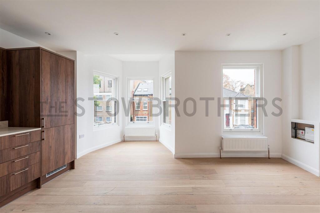 Apartment in Ilford - View 5