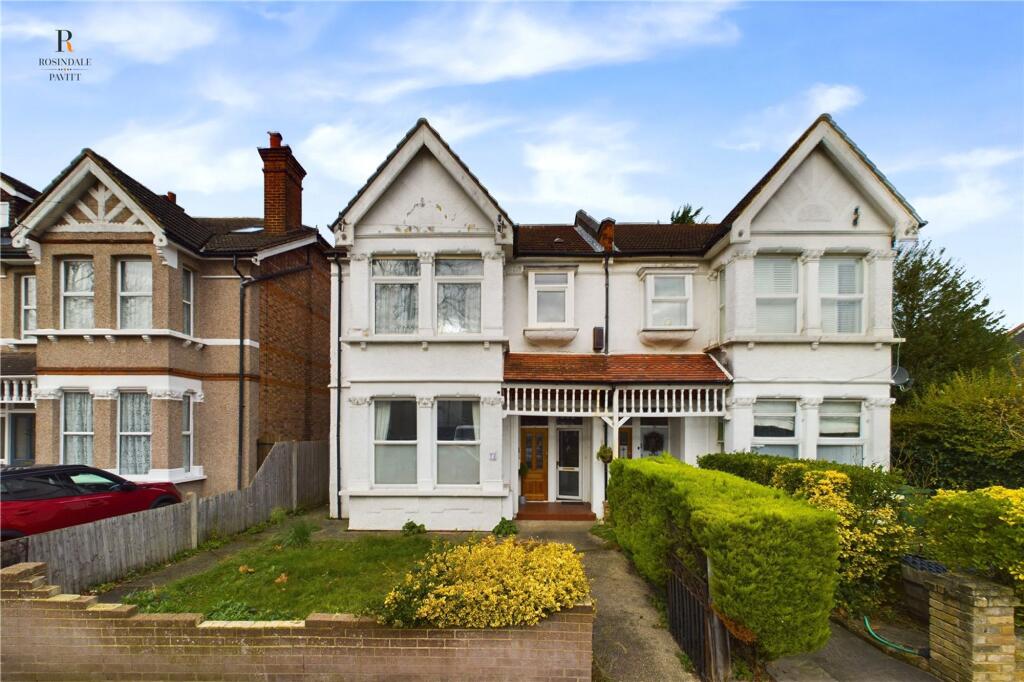 3-bed flat on Blenheim Gardens, Wallington, SM6, £350,000