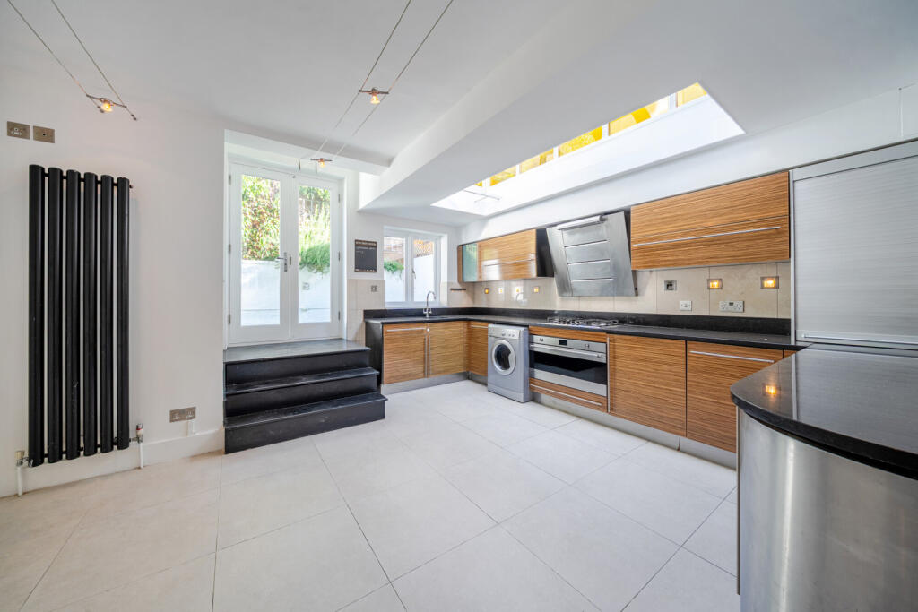 House in London - View 5