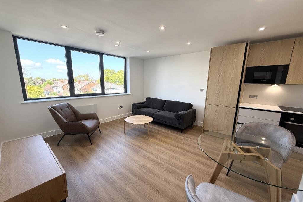Apartment in Trafford, Greater Manchester - View 5