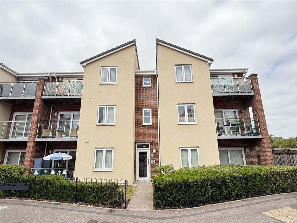 1-bed flat on Saw Mill Way, Burton-On-Trent, £90,000