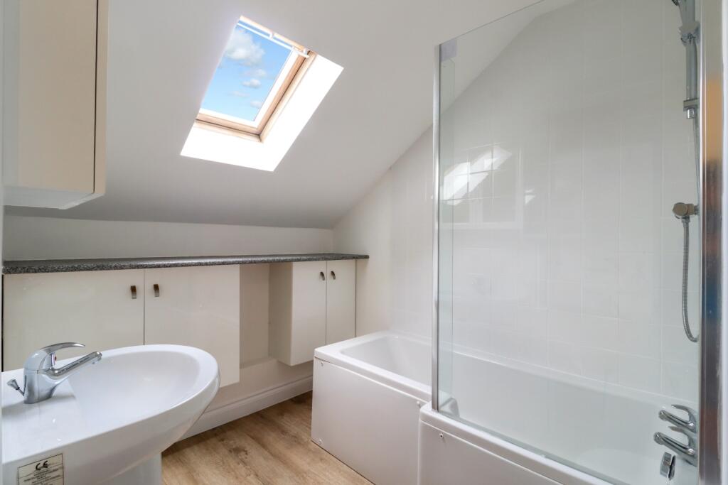 15 School Meadow, Guildford - More