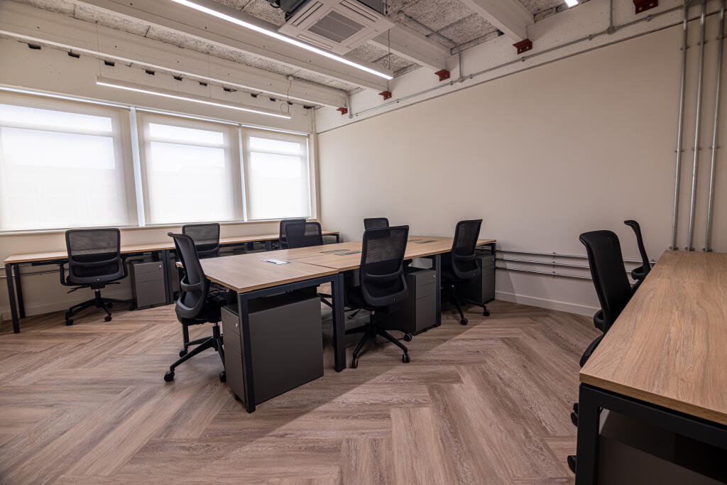 10 Person Office