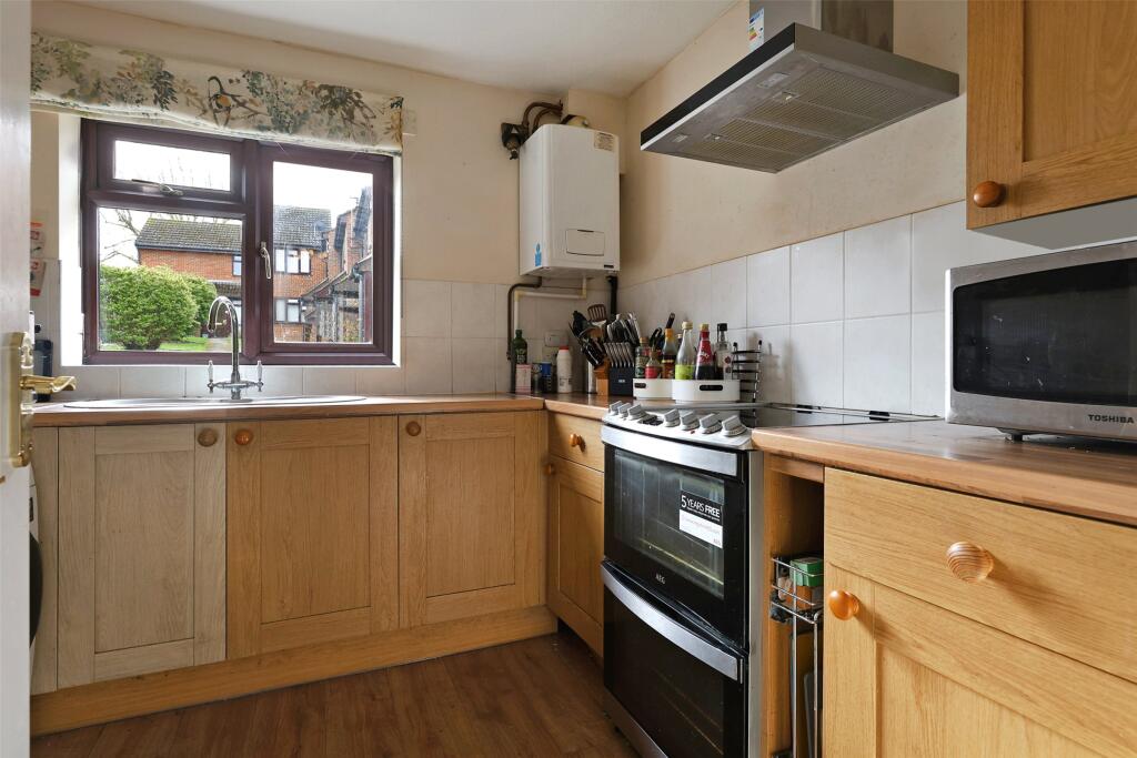 Greville Court, Great Bookham, Leatherhead, Surrey, KT23 photo 4