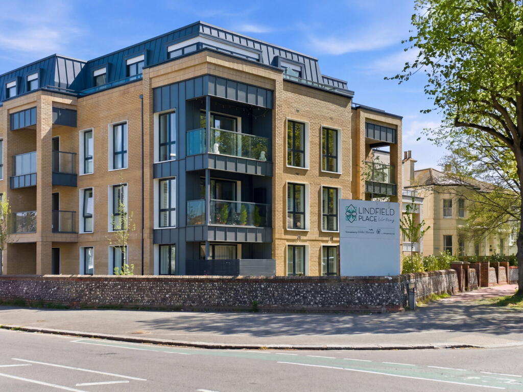 2-bed flat on Lindfield Place 18 Farncombe Road, Worthing, BN11 2FQ, £350,000