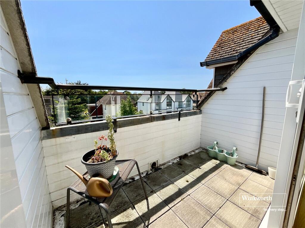 Stuart Road, Highcliffe, Dorset, BH23 photo 4