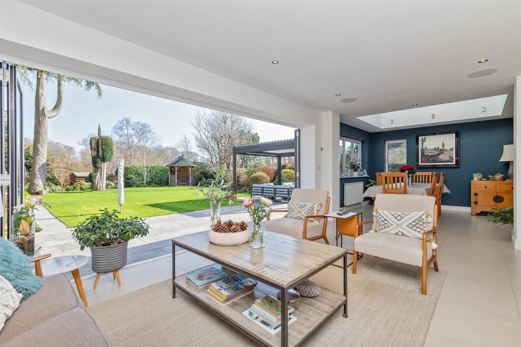 Sunderland Avenue, St. Albans - View 4