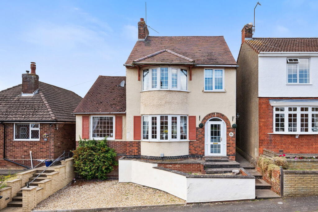 3-bed detached on Ragsdale Street, Rothwell NN14, £315,000