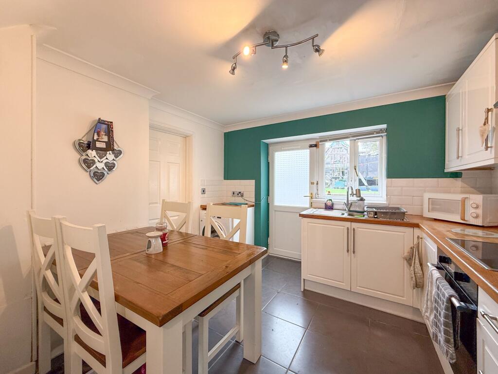 House in Pontllanfraith, Caerphilly - More