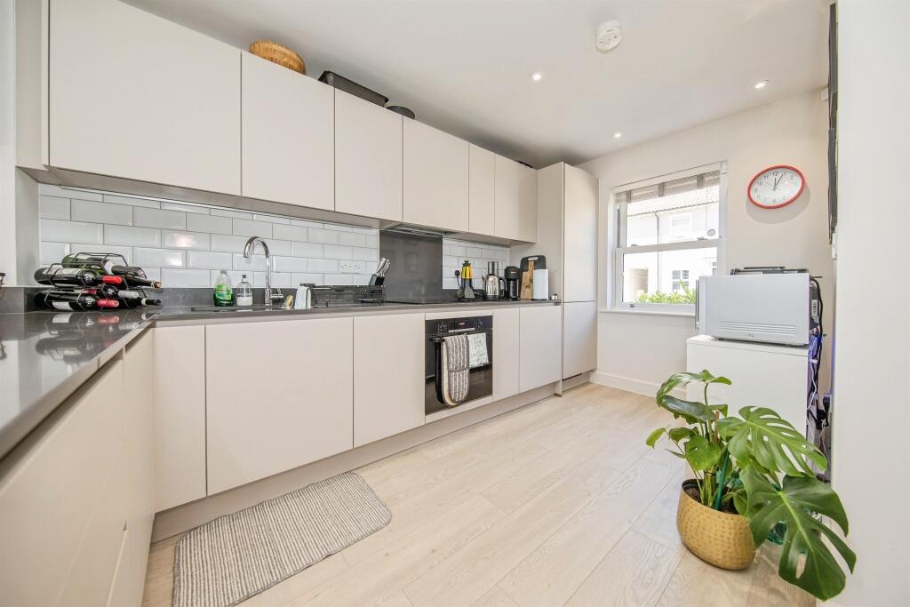 Excelsior Avenue, Manningtree Park, Manningtree - View 6