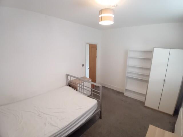 6 bedroom terraced house for rent