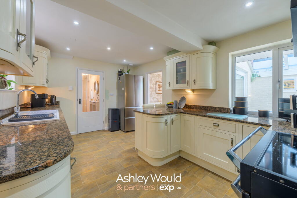 House in Bromsgrove, Hagley - View 4