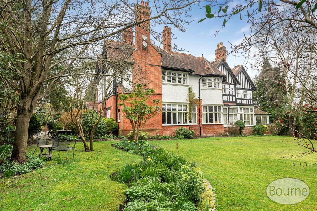 3-bed flat on Sandy Lane, Woking, Surrey, GU22, £550,000