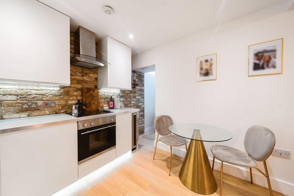 Apartment in London - More