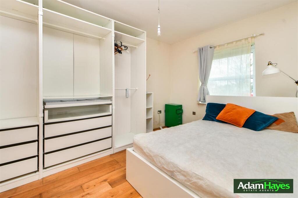 Apartment in London, Oakleigh Park, Whetstone - View 4