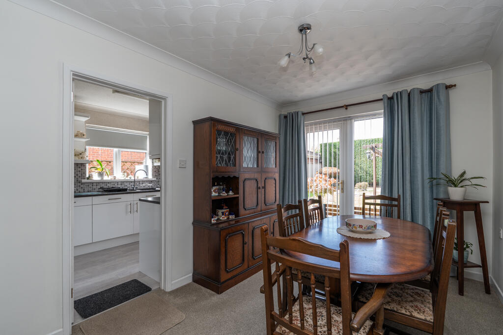 House in Eastleigh, Old Netley, Bursledon - More