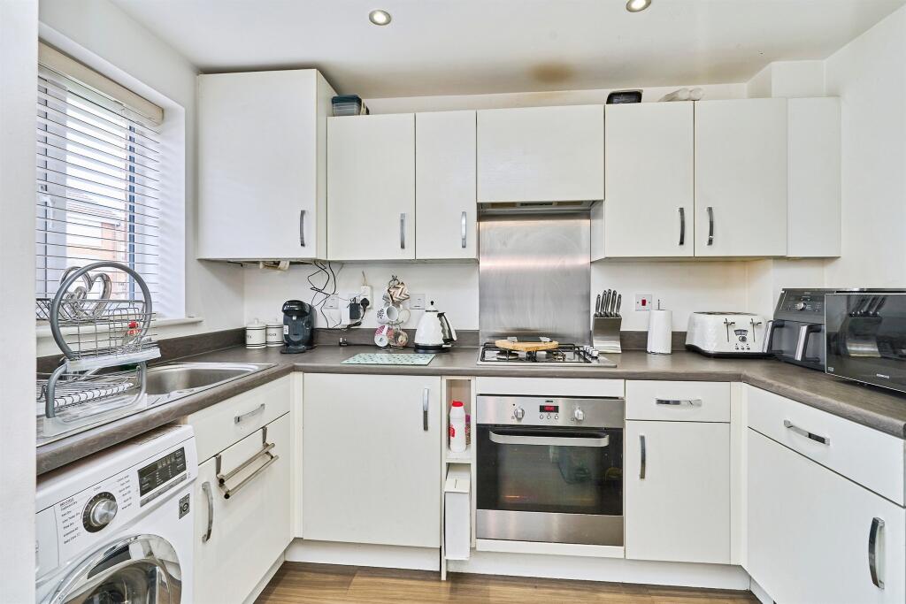 House in Wolverhampton, West Midlands - More