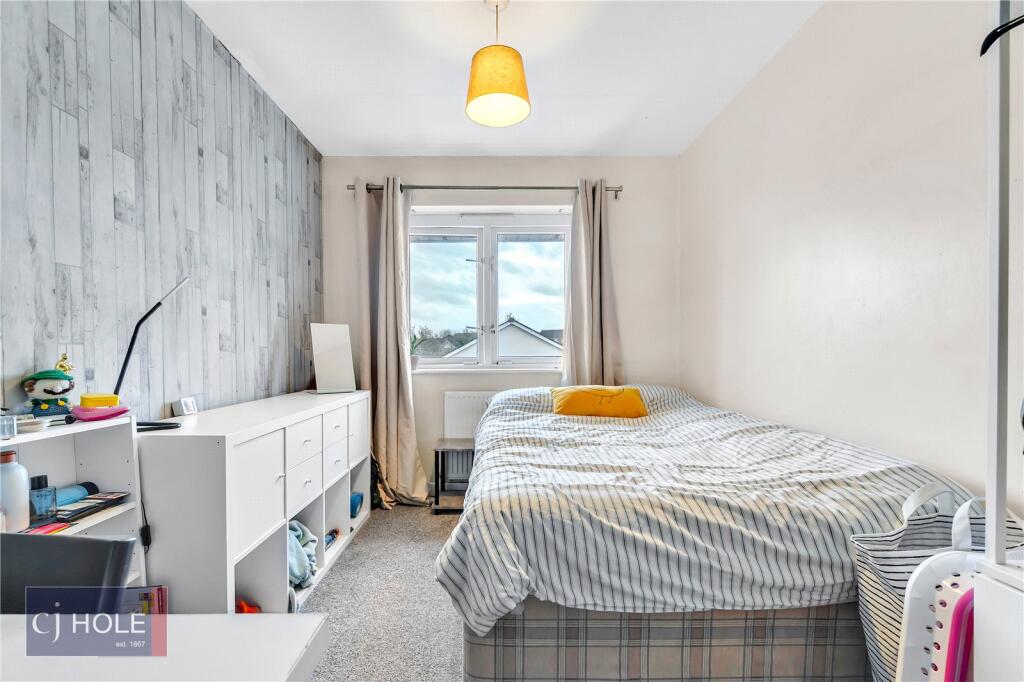 5 bedroom semi-detached house for rent