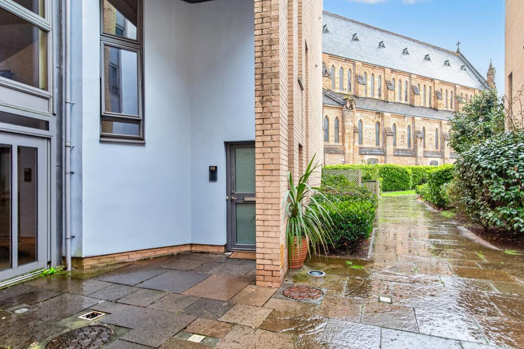 Apartment in Glasgow - View 2