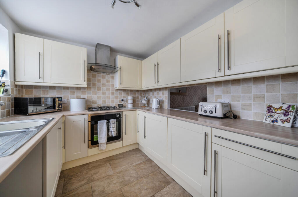 Colingsmead, Eldene, Swindon, SN3 photo 4