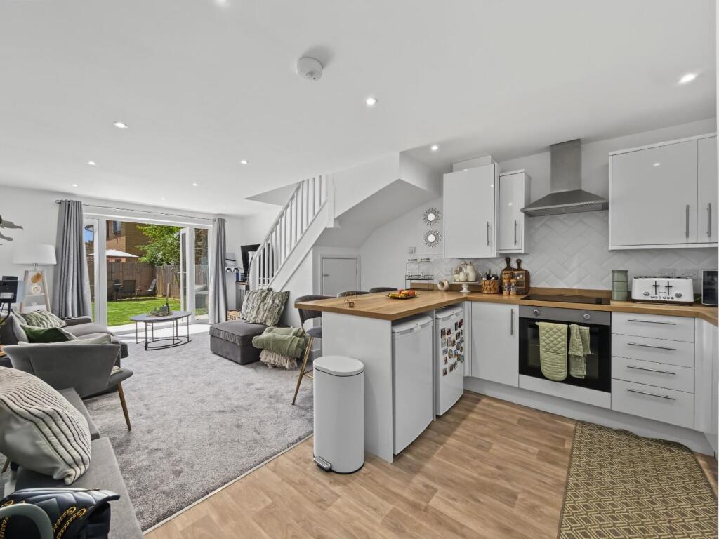 House in Northampton, Duston - View 2