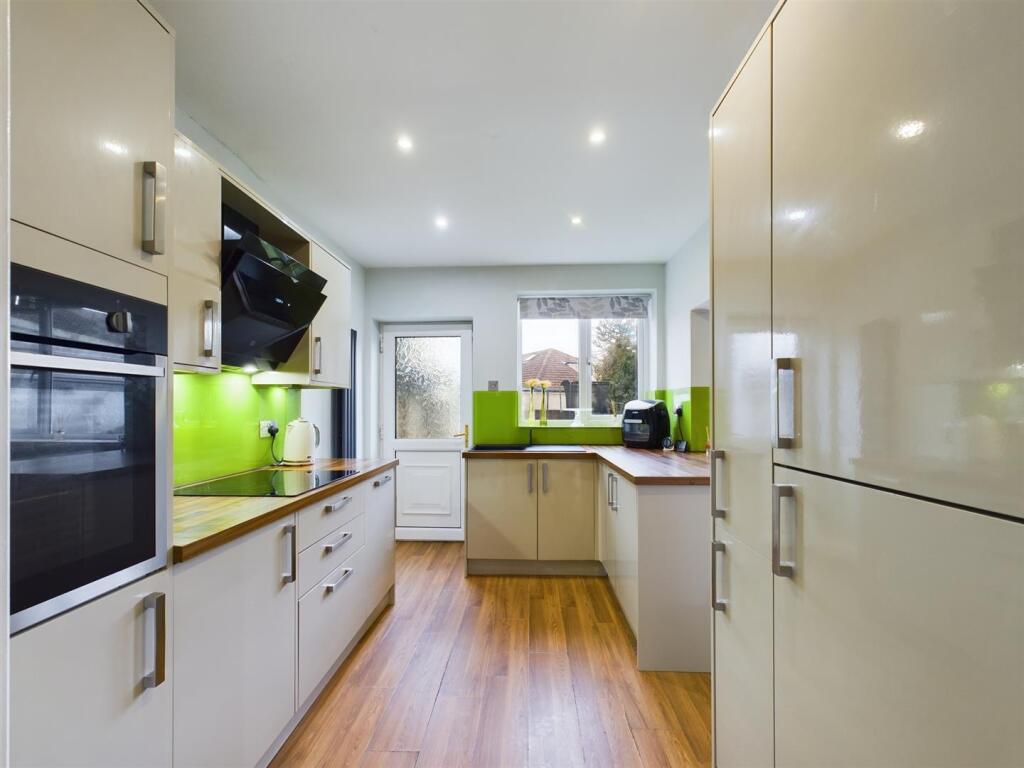 4, Illingworth Avenue, Halifax, West Yorkshire, HX2 9RT photo 2