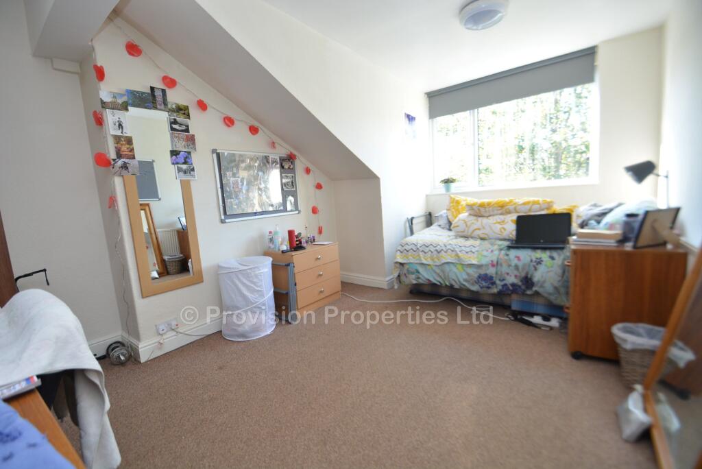 8 bedroom terraced house for rent